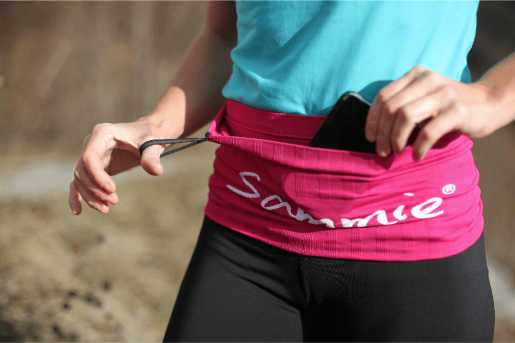 Ceinture Running Hydratation Course a Pied, Sac Banane Porte Gourde, Bouteille Accessoires Etanche Réfléchissant pour Trail Jogging Footing Randonnée Vélo (All Black (2 brassards Inclus